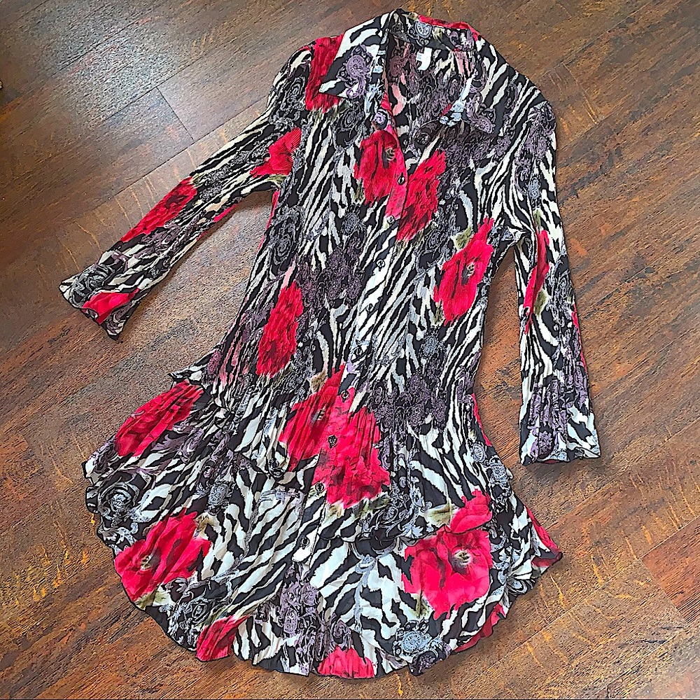VNTG Lindi floral rose print long sleeved tunic blouse